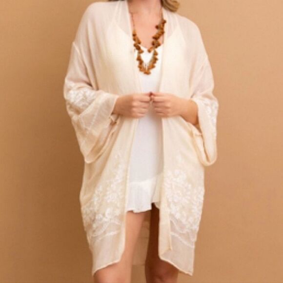 Southern Divas Embroidered Floral Cream Open Cardigan/kimono NWT O/S - Picture 9 of 10